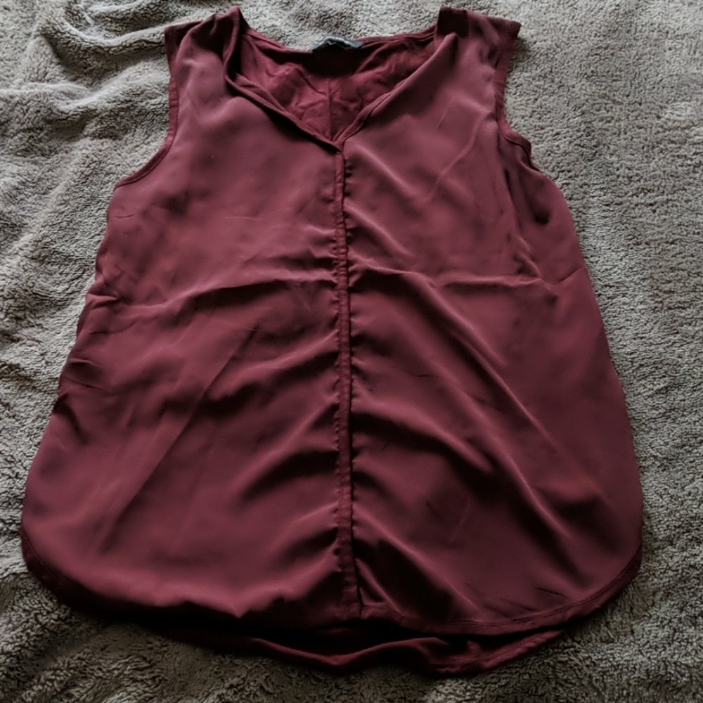 Banana Republic maroon V neck long blouse XS